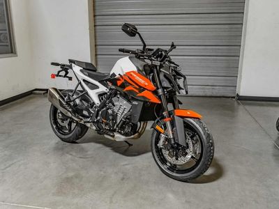 2027 KTM 990 Duke - Photo 2