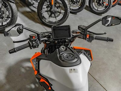 2027 KTM 990 Duke - Photo 8