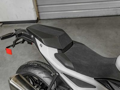 2027 KTM 990 Duke - Photo 9