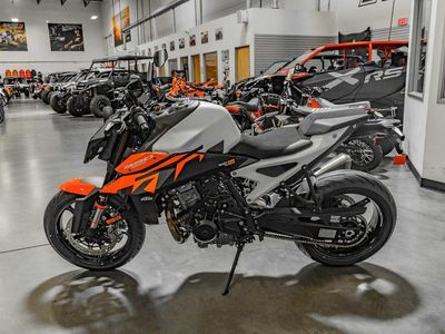 2027 KTM 990 Duke - Photo 6