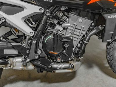 2027 KTM 990 Duke - Photo 11