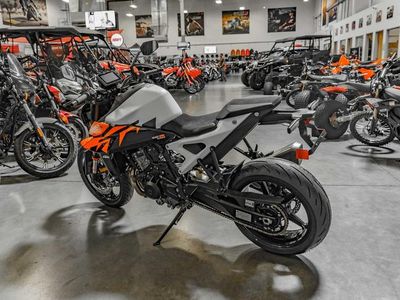 2027 KTM 990 Duke - Photo 5