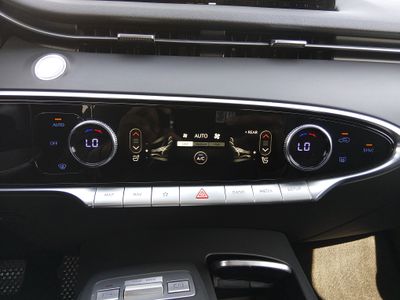 2025 Genesis GV70 - Photo 18
