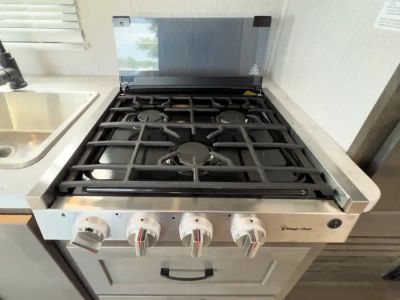 2023 Coachmen LEPRECHAUN — photo 10 view
