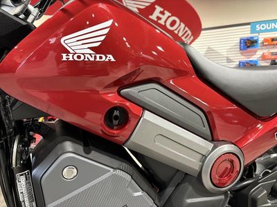 2025 Honda Navi Pearl Red - Photo 11