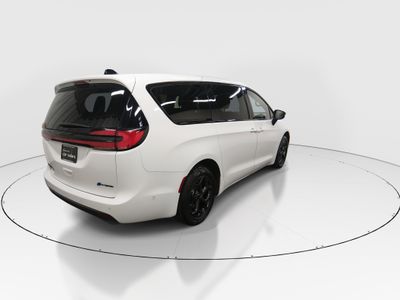 2024 Chrysler Pacifica — photo 7 view
