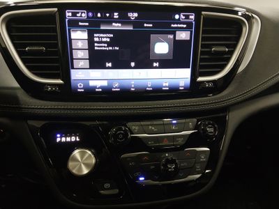 2024 Chrysler Pacifica — photo 13 view