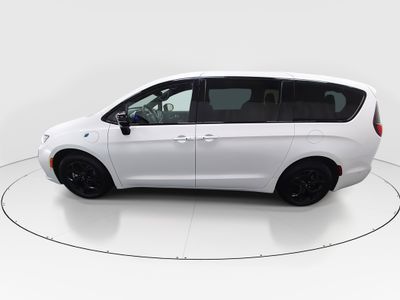 2024 Chrysler Pacifica — interior view