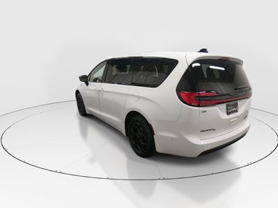 2024 Chrysler Pacifica — detail view