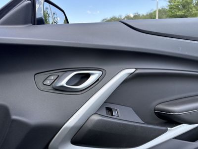 2022 Chevrolet Camaro - Photo 18