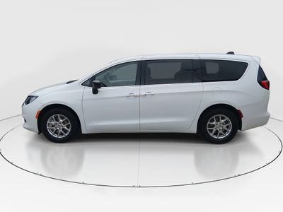 2024 Chrysler Voyager - Photo 4