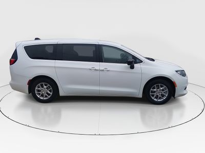 2024 Chrysler Voyager - Photo 8