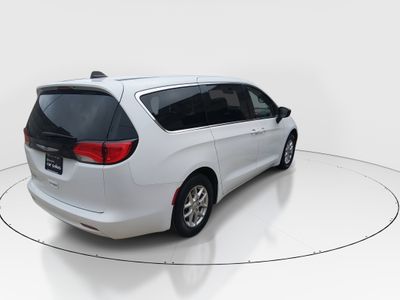 2024 Chrysler Voyager - Photo 7