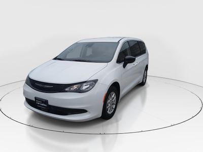 2024 Chrysler Voyager - Photo 3