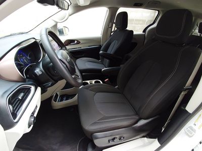 2024 Chrysler Voyager - Photo 26