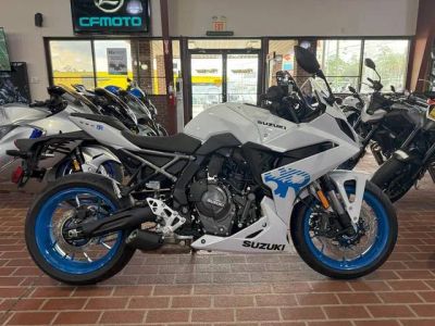 2026 Suzuki GSX-8R — front three-quarter view