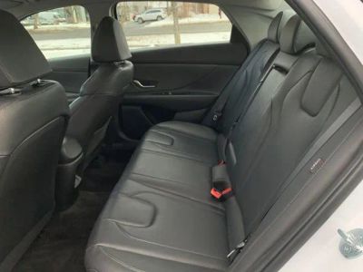 2024 Hyundai Elantra Limited - Photo 27