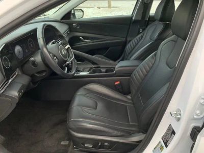 2024 Hyundai Elantra Limited - Photo 15