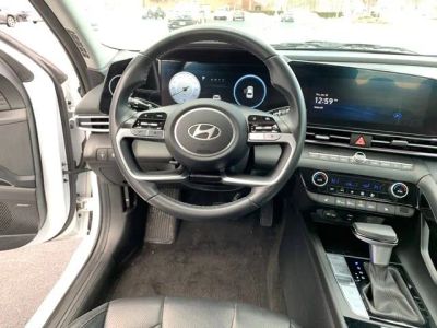 2024 Hyundai Elantra Limited - Photo 17