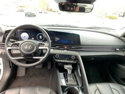 2024 Hyundai Elantra Limited - Photo 16