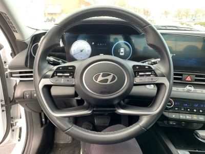 2024 Hyundai Elantra Limited - Photo 18