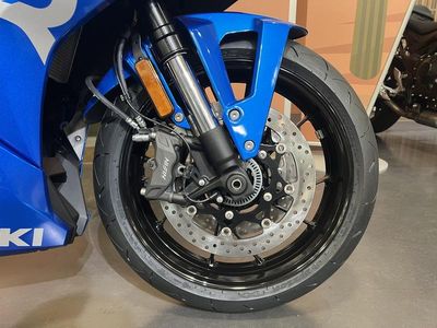 2026 Suzuki GSX-8R - Photo 11