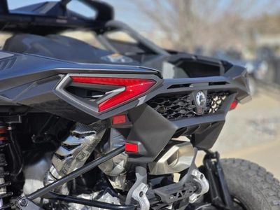 2026 Can-Am Maverick R X RS with Smart-Shox Triple Black - Photo 17