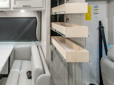 2026 Fleetwood Bounder - Photo 9