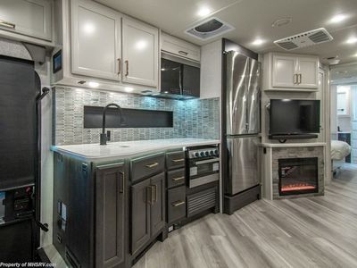 2026 Fleetwood Bounder - Photo 15