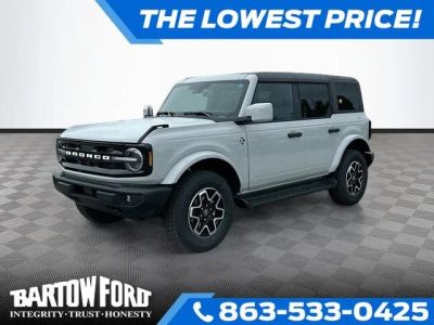 2026 Ford Bronco Outer Banks in Avalanche — front three-quarter view