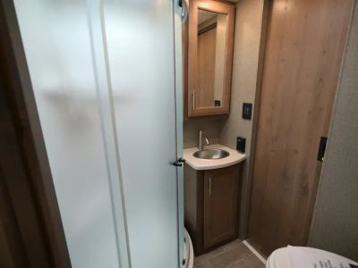2021 Thor Motor Coach OMNI — photo 25 view