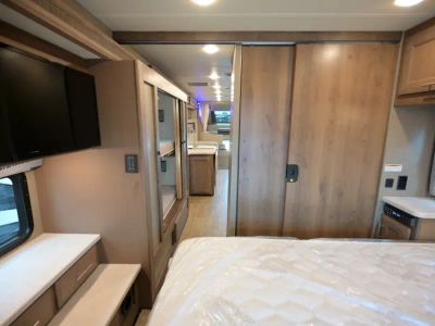 2021 Thor Motor Coach OMNI — photo 33 view