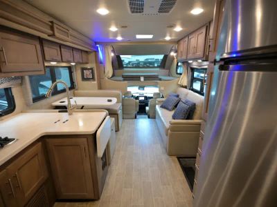 2021 Thor Motor Coach OMNI — rear three-quarter view