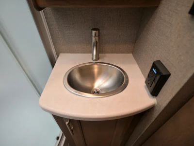 2021 Thor Motor Coach OMNI — photo 26 view