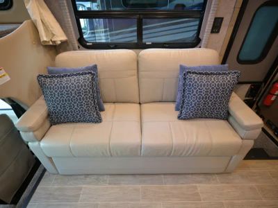 2021 Thor Motor Coach OMNI — photo 19 view