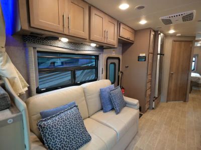 2021 Thor Motor Coach OMNI — photo 18 view