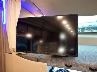 2021 Thor Motor Coach OMNI — engine compartment view