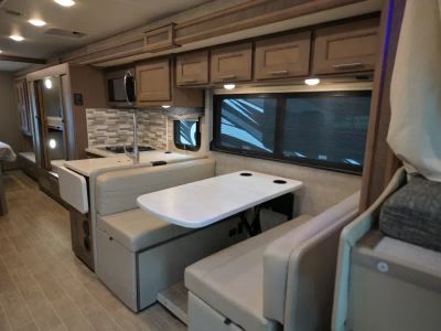2021 Thor Motor Coach OMNI — photo 8 view