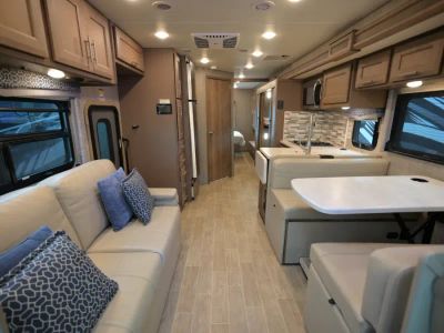2021 Thor Motor Coach OMNI — photo 7 view