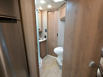 2021 Thor Motor Coach OMNI — photo 24 view