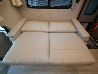 2021 Thor Motor Coach OMNI — photo 20 view