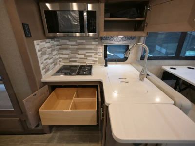 2021 Thor Motor Coach OMNI — photo 12 view