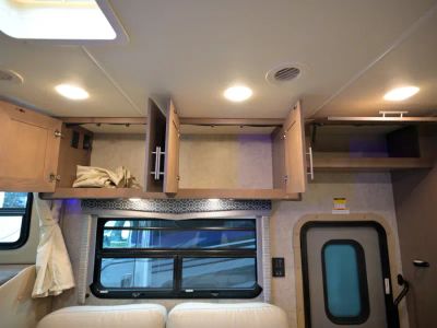 2021 Thor Motor Coach OMNI — photo 21 view