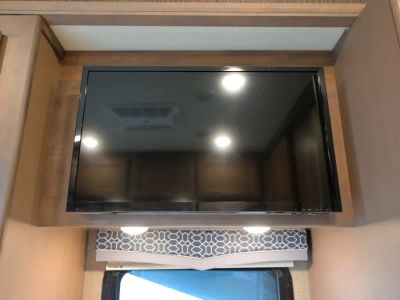 2021 Thor Motor Coach OMNI — photo 37 view