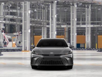 2026 Toyota Camry - Photo 2
