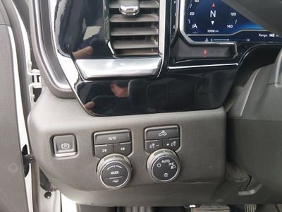 2023 Chevrolet Silverado 1500 — photo 13 view