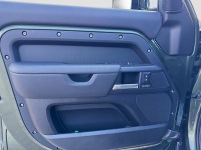 2026 Land Rover Defender 110 - Photo 22