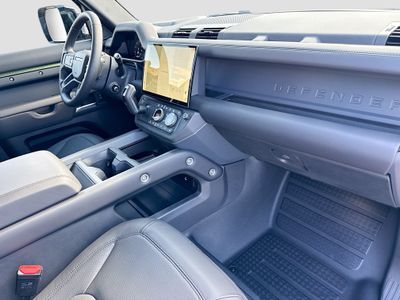 2026 Land Rover Defender 110 - Photo 14