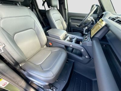 2026 Land Rover Defender 110 - Photo 15