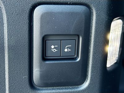 2026 Land Rover Defender 110 - Photo 13